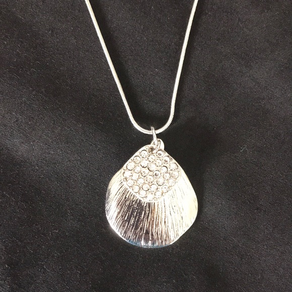 Silver Tone Necklace with Pretty SeaShell Pendants & Clear Crystals, Vintage - Picture 2 of 7